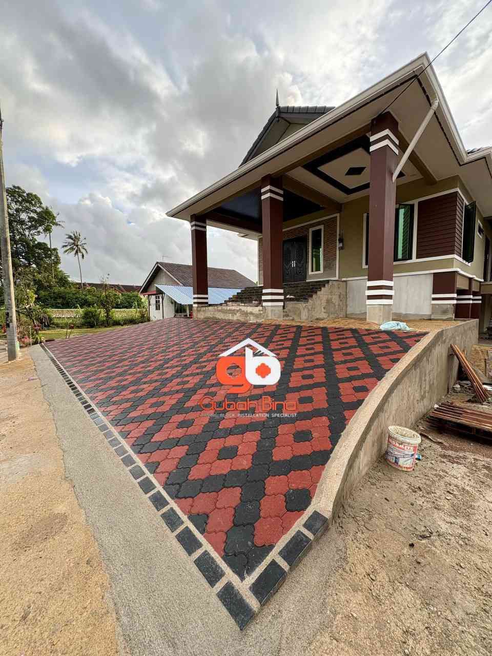 Photo 6147792990832280352 y